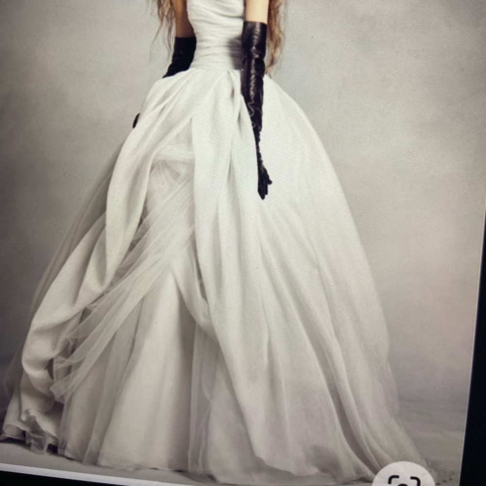 Wedding Dress - Picture 4 of 7